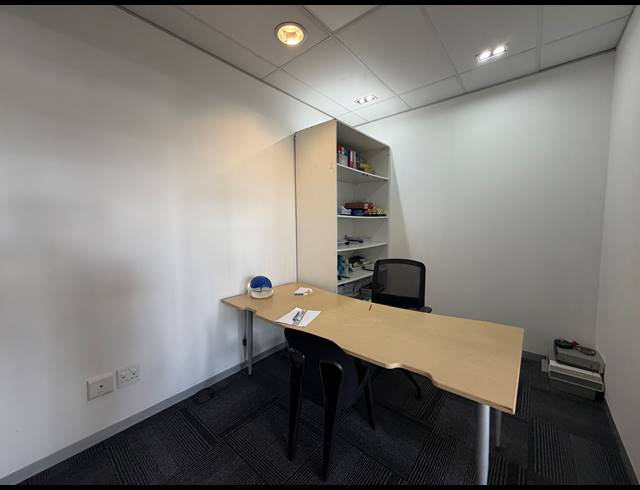 548M² OFFICE TO LET IN SOMERSET WEST MALL TRIANGLE